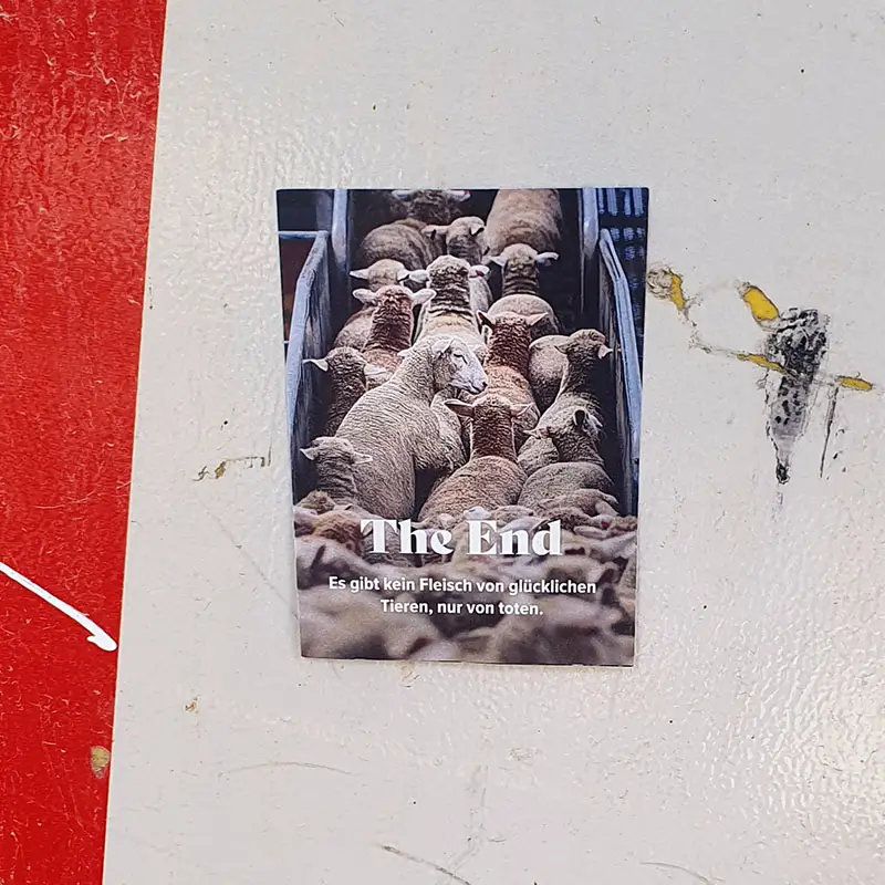 Aufkleber "The End" auf Bauzaun